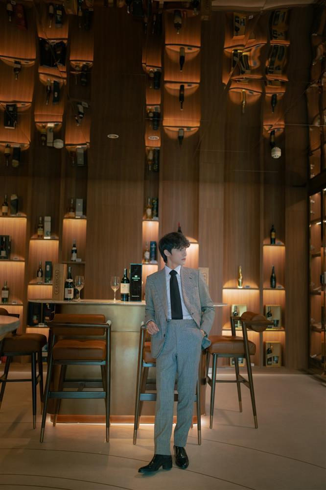 Sơn Tùng M-TP đi giày độn cao mà vẫn bị chê một mẩu-5