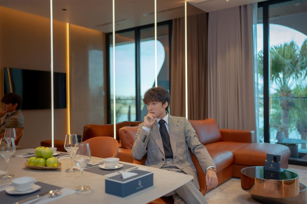 Sơn Tùng M-TP đi giày độn cao mà vẫn bị chê một mẩu-2