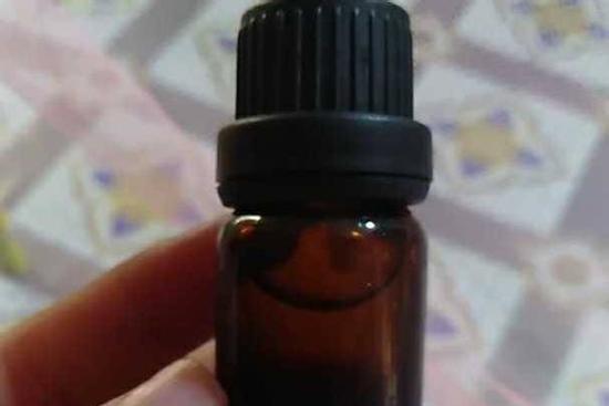 Vợ đứng tim khi phát hiện trong áo chồng có thuốc 'ma quỷ phòng the'