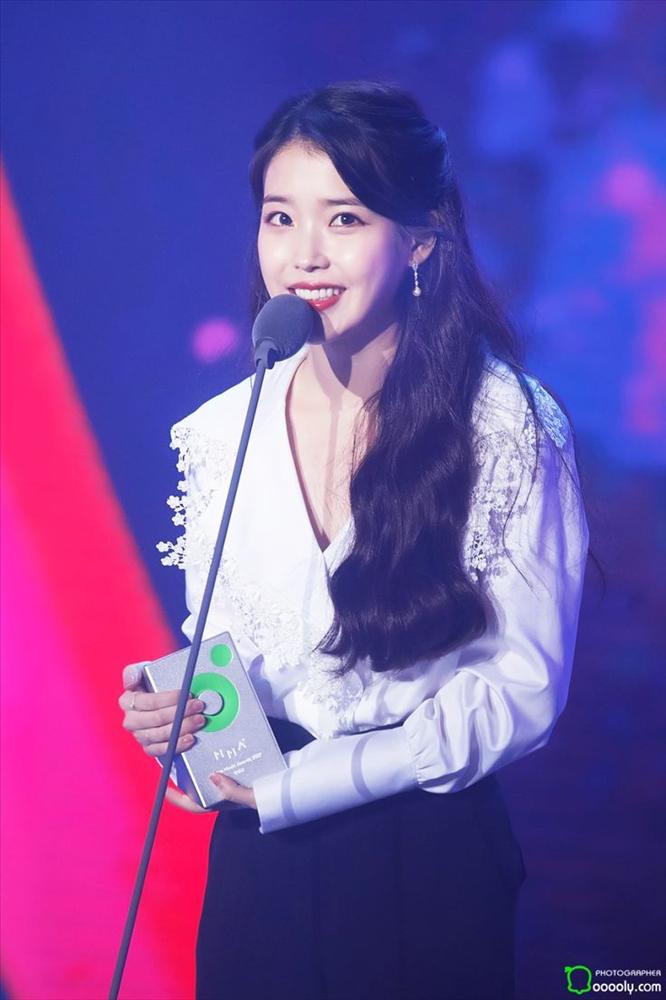 7 idol Hàn vượt qua định kiến từ scandal hẹn hò-2