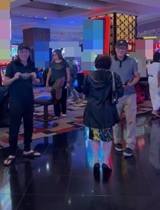 Hoài Linh sang Mỹ sau ồn ào từ thiện-3