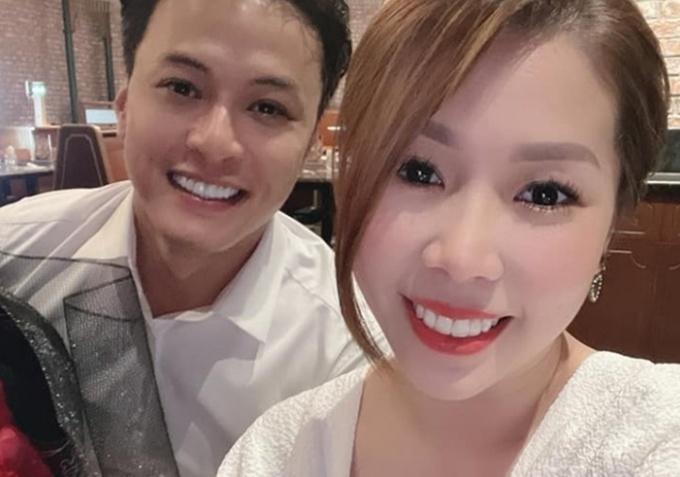 Vợ Hồng Đăng liên tiếp đăng status cố lên giữa ồn ào của chồng-1