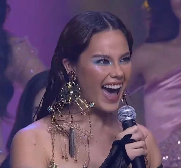 Catriona Gray style thảm họa, visual gánh còng lưng-3