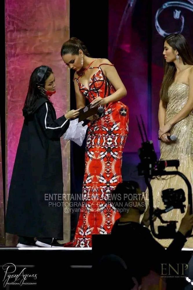 Catriona Gray style thảm họa, visual gánh còng lưng-10