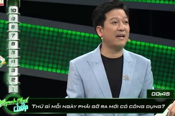 Câu đố Tiếng Việt: Thứ gì mỗi ngày gỡ ra mới có công dụng?-1