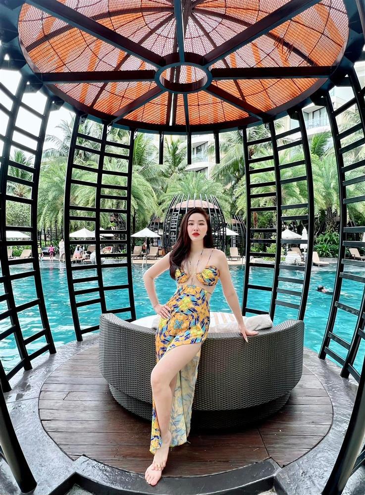 Tin showbiz Việt ngày 1/8: Ngộp thở với vòng 1 Phương Mai-11