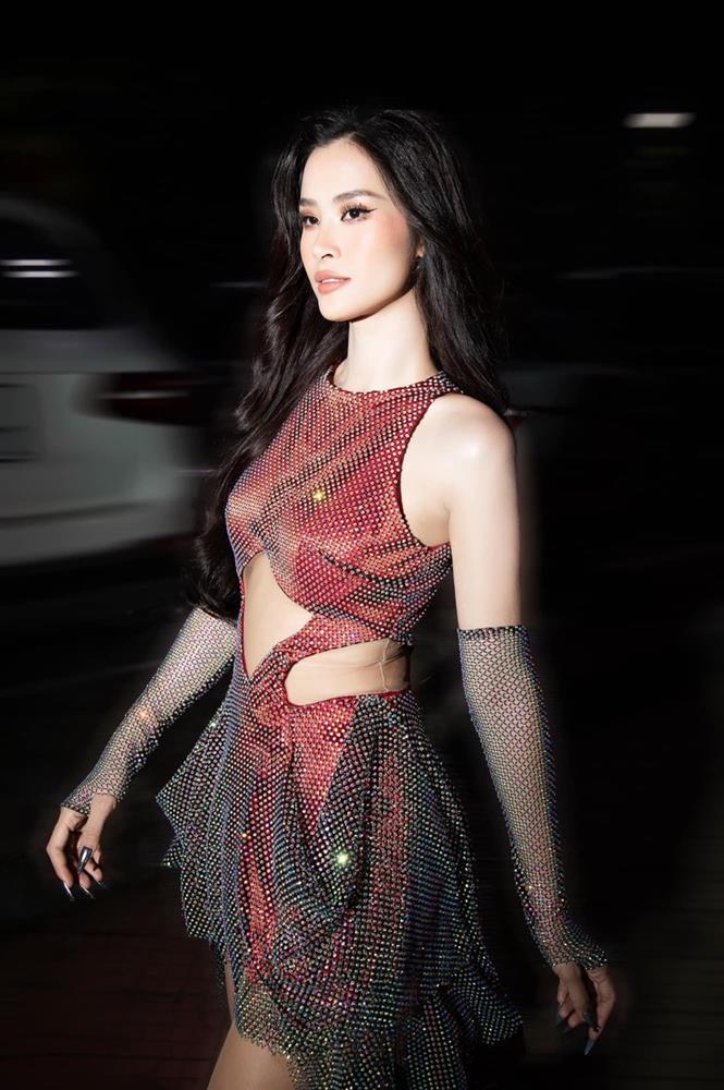 Đông Nhi tránh được vết xe đổ của Hà Anh khi mặc đồ xuyên thấu-1