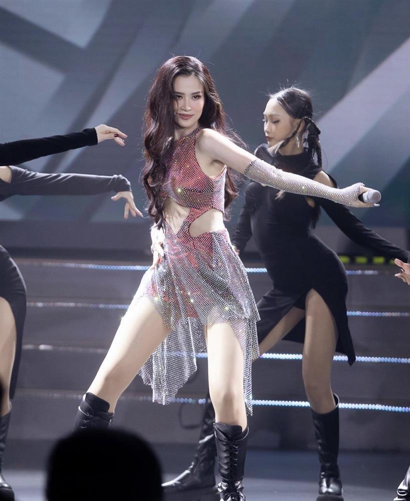 Đông Nhi tránh được vết xe đổ của Hà Anh khi mặc đồ xuyên thấu-4