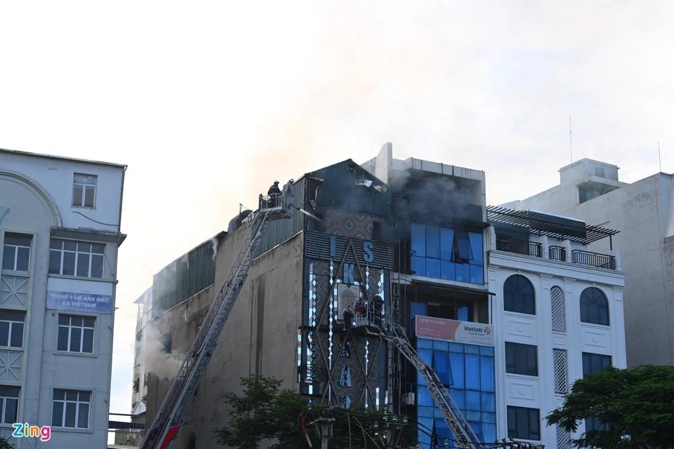 Hiện trường vụ cháy quán karaoke khiến 3 cảnh sát hy sinh-1