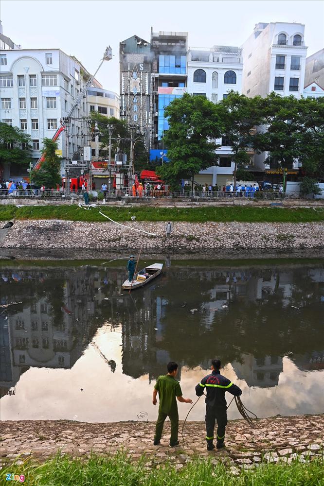 Hiện trường vụ cháy quán karaoke khiến 3 cảnh sát hy sinh-5