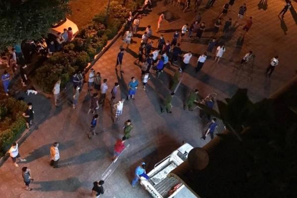 Nam sinh rơi từ tầng 12 chung cư xuống đất tử vong ở Hà Nội-1