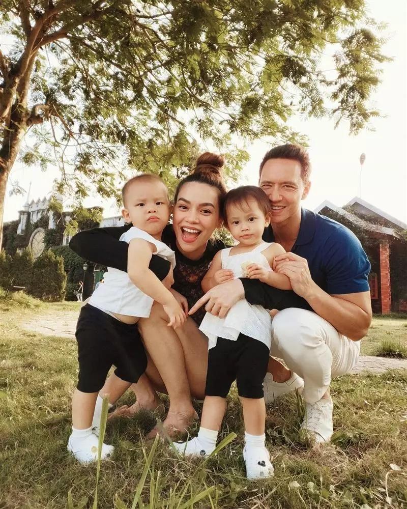 Ái nữ Hồ Ngọc Hà chuẩn quý cô hay làm: Dọn từ nhà tới sân bay-9