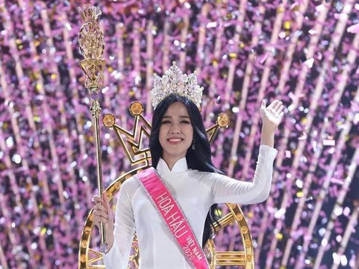 Soi quyền trượng của dàn hoa hậu Việt khi đăng quang-1
