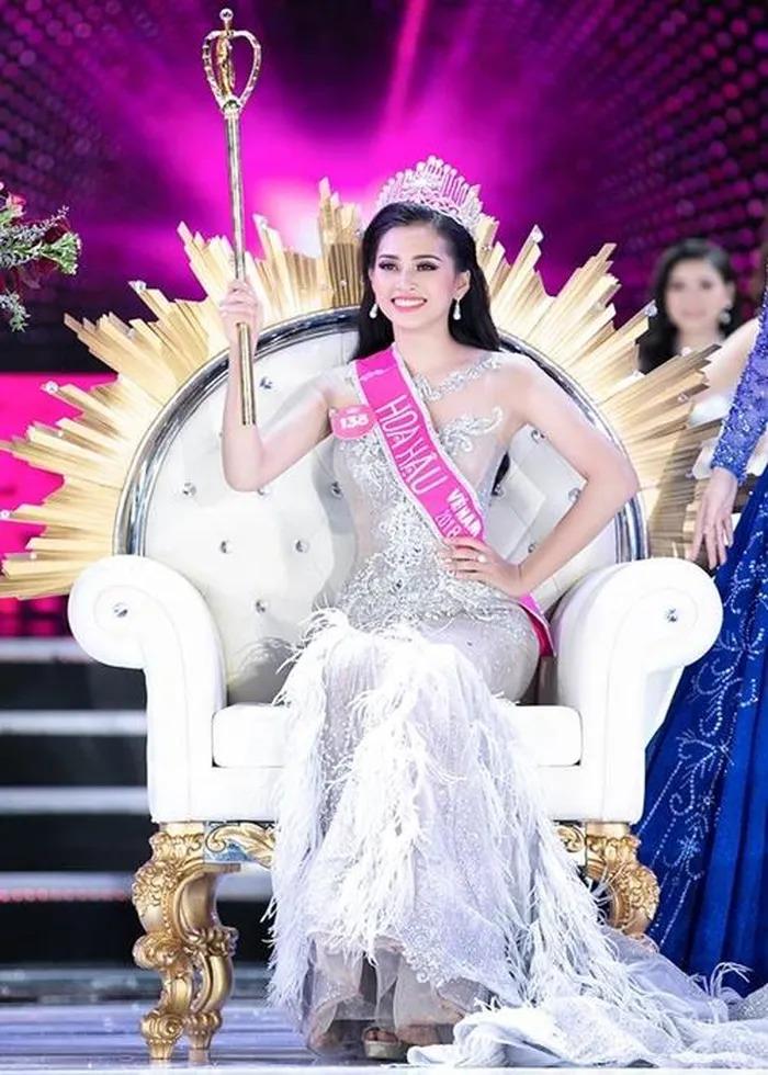 Soi quyền trượng của dàn hoa hậu Việt khi đăng quang-3