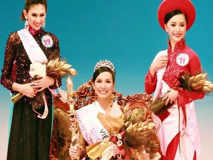 Soi quyền trượng của dàn hoa hậu Việt khi đăng quang-14