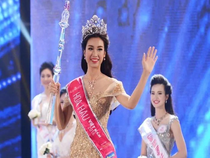 Soi quyền trượng của dàn hoa hậu Việt khi đăng quang-5