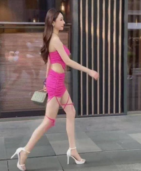 Cô gái đi mua sắm với trang phục mát mẻ, dân mạng ngán ngẩm-6