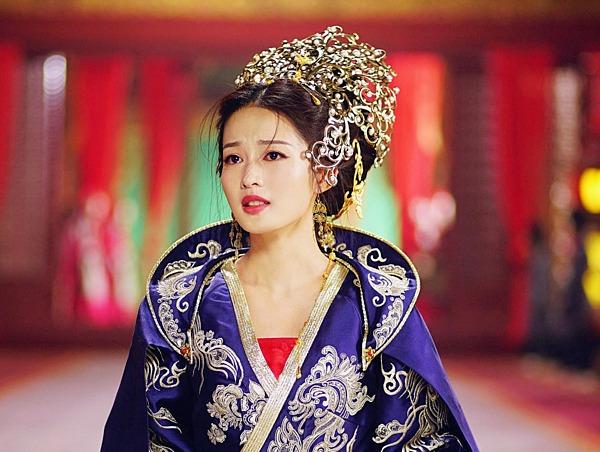 Bộ tứ mỹ nhân Hoa ngữ đẹp xuất sắc nhưng diễn xuất giả trân-4