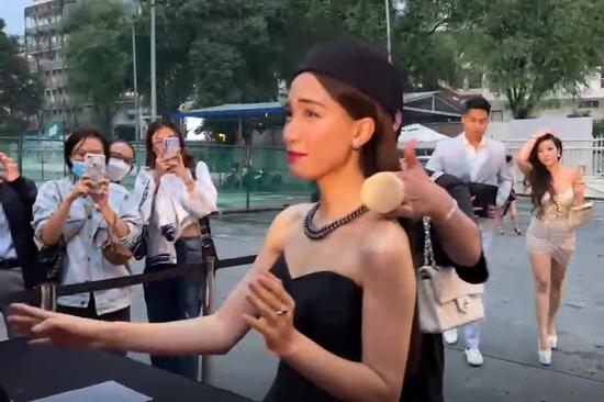 Hòa Minzy vừa đến sự kiện đã định bỏ về: Lý do là gì?