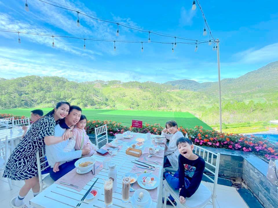 Tin showbiz Việt ngày 2/8: Vợ chồng Lam Trường đưa con về nơi hò hẹn-11