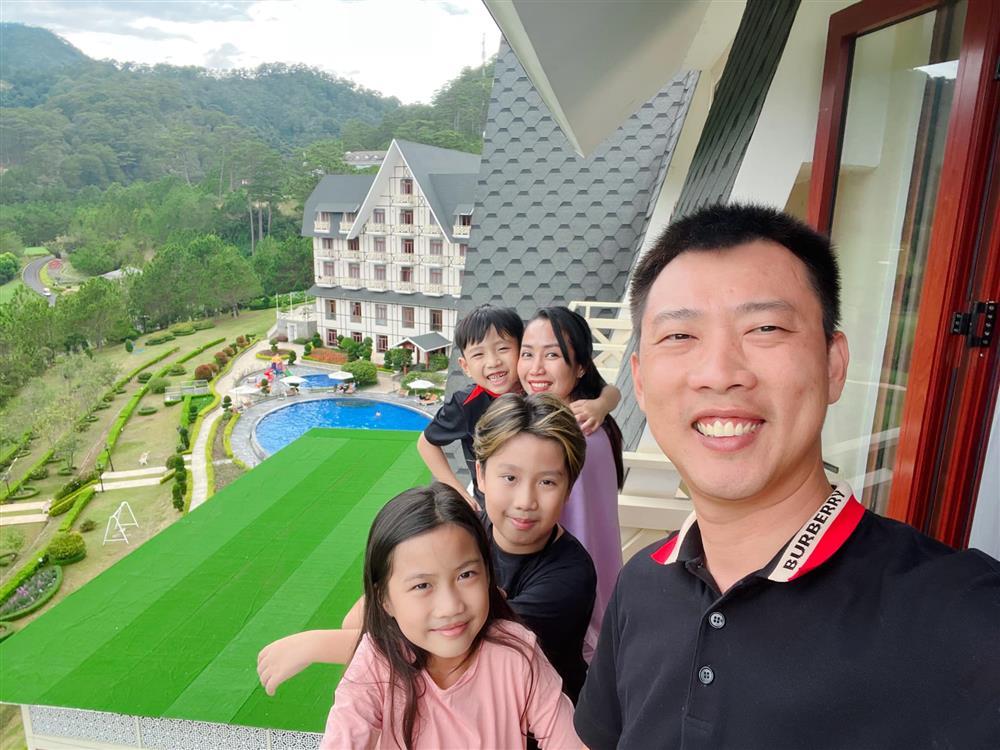 Tin showbiz Việt ngày 2/8: Vợ chồng Lam Trường đưa con về nơi hò hẹn-12