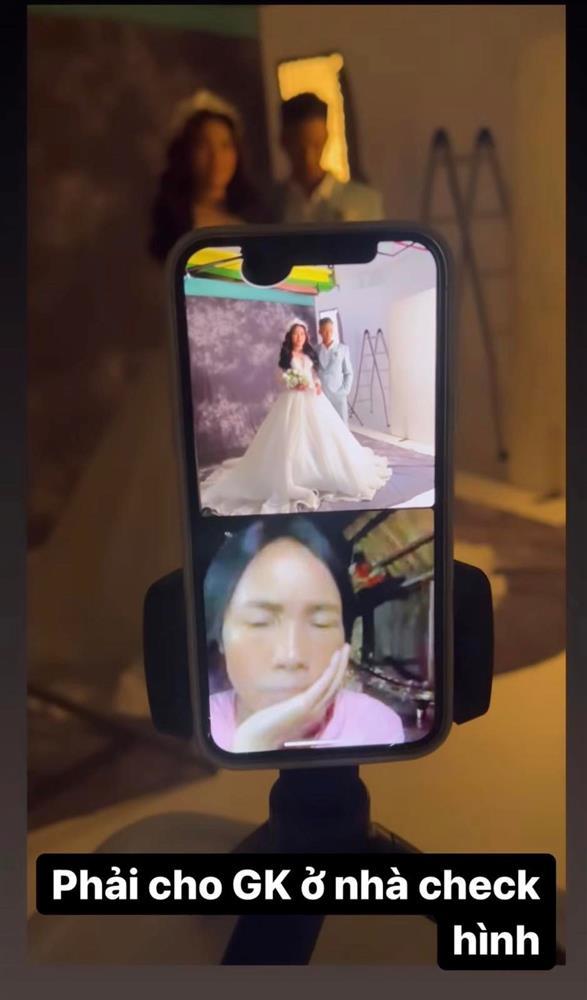 HHen Niê xuề xòa làm stylist kiêm thợ chụp ảnh cưới cho em trai-5