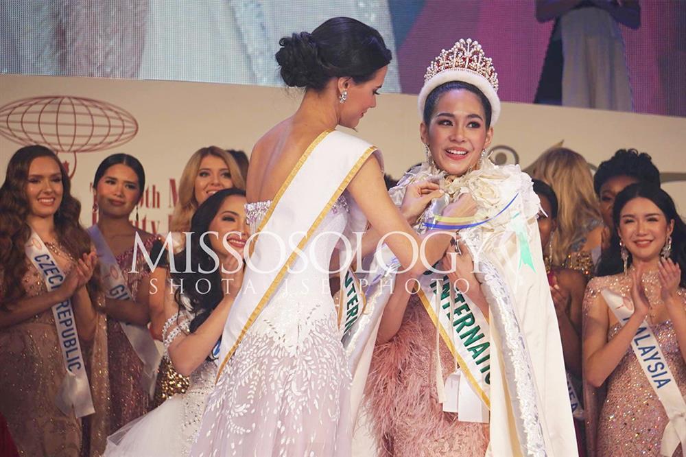 Thùy Tiên mặc giống đương kim Miss International, ai thắng?-7