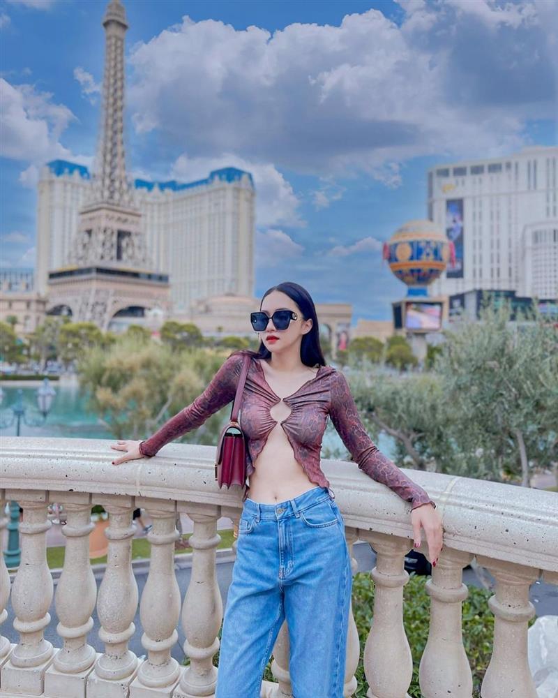 Hương Giang mang 7749 chiếc áo lạnh bụng mặc ở trời Tây-3