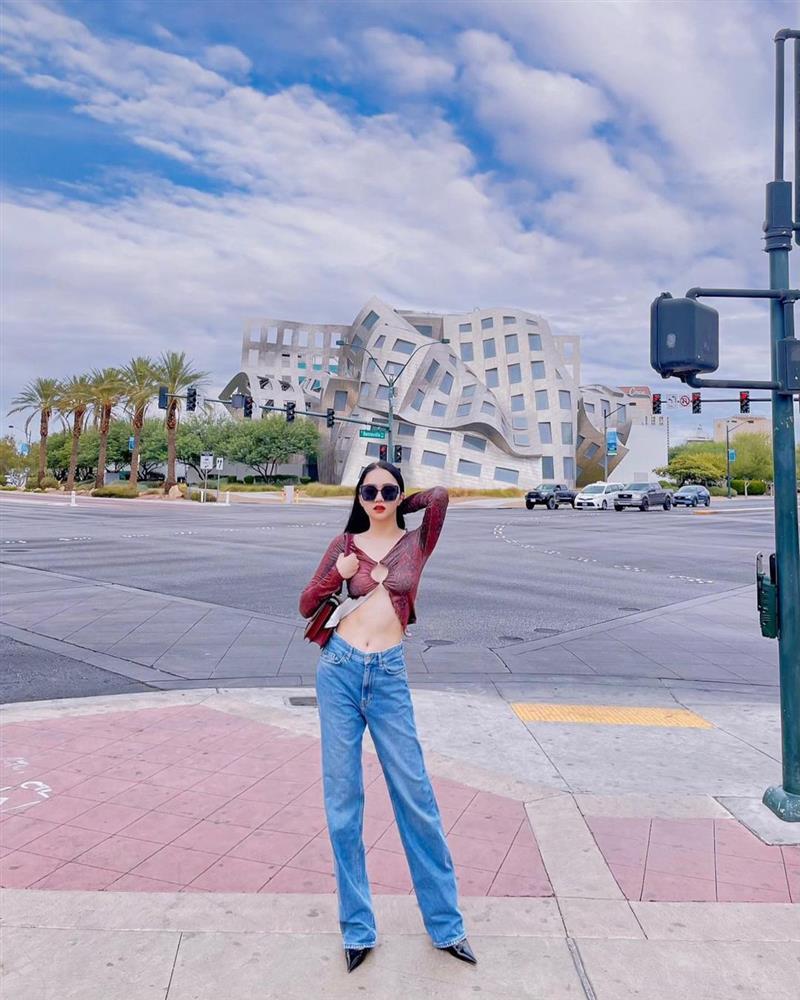 Hương Giang mang 7749 chiếc áo lạnh bụng mặc ở trời Tây-5