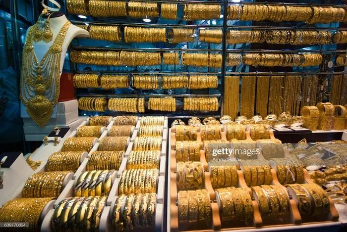 Lóa mắt tại khu chợ vàng ngập tràn ở Dubai-9