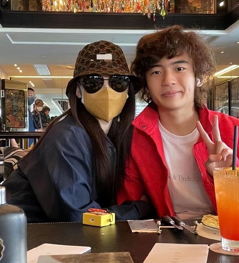 Ngoại hình khác lạ của con trai Tạ Đình Phong - Trương Bá Chi-2