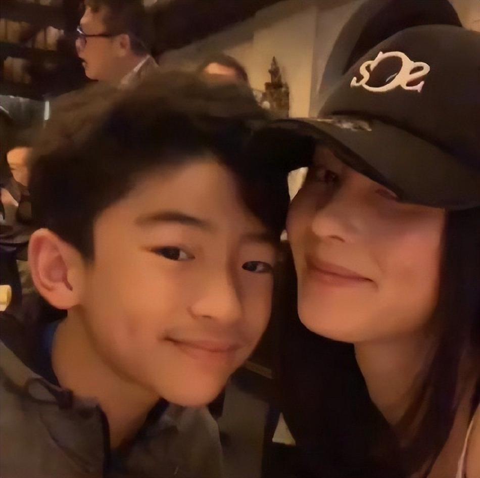 Ngoại hình khác lạ của con trai Tạ Đình Phong - Trương Bá Chi-4