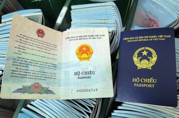 Cục Xuất nhập cảnh nói gì khi nhiều nước chưa công nhận hộ chiếu mới?-1