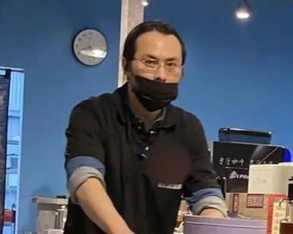 Sao Hoa ngữ hết thời phải đi làm bồi bàn, hát múa trong hộp đêm-3