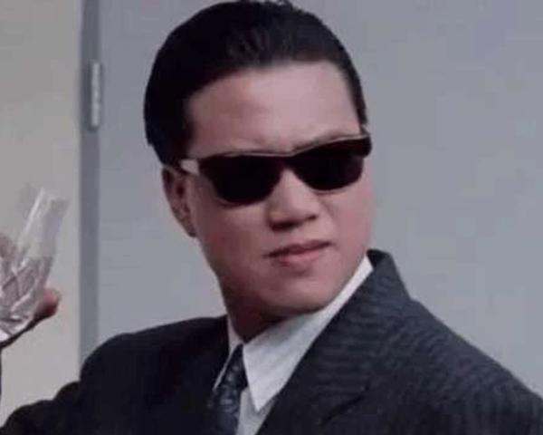 Sao Hoa ngữ hết thời phải đi làm bồi bàn, hát múa trong hộp đêm-4