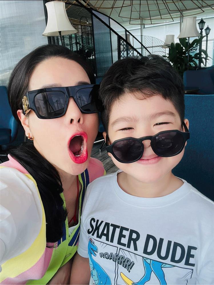 Nhật Kim Anh cùng chồng cũ đưa con xuất ngoại-6