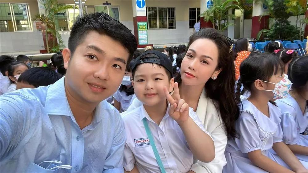 Nhật Kim Anh cùng chồng cũ đưa con xuất ngoại-8