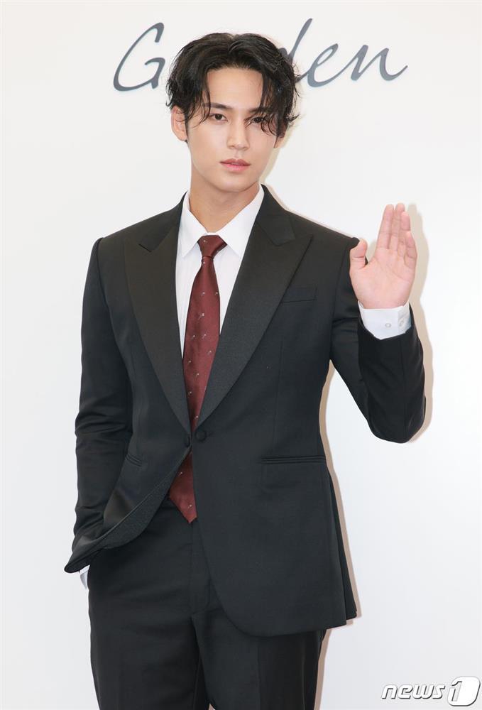 Nhan sắc nữ idol người Việt thuộc nhóm nhạc em gái BTS-9