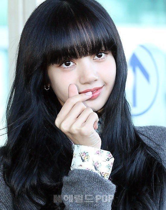 Lisa BLACKPINK tung ảnh tóc tẩy xơ xác vẫn hút 10 triệu tim-11