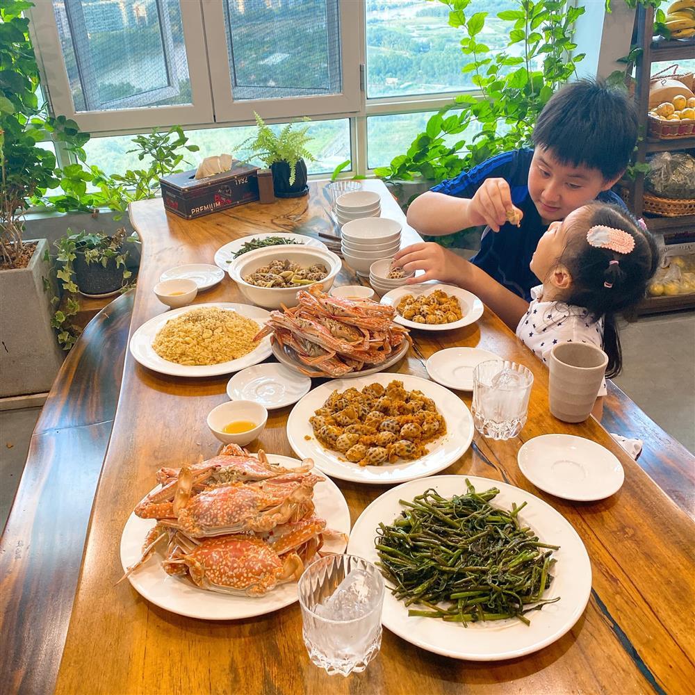 Tin showbiz Việt ngày 3/8: Cận nơi Huỳnh Anh và bạn gái chung sống-5