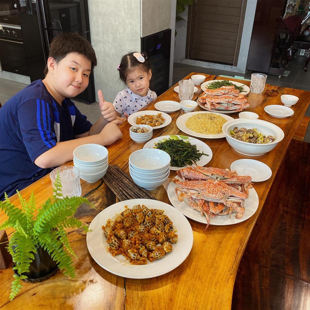 Tin showbiz Việt ngày 3/8: Cận nơi Huỳnh Anh và bạn gái chung sống-6