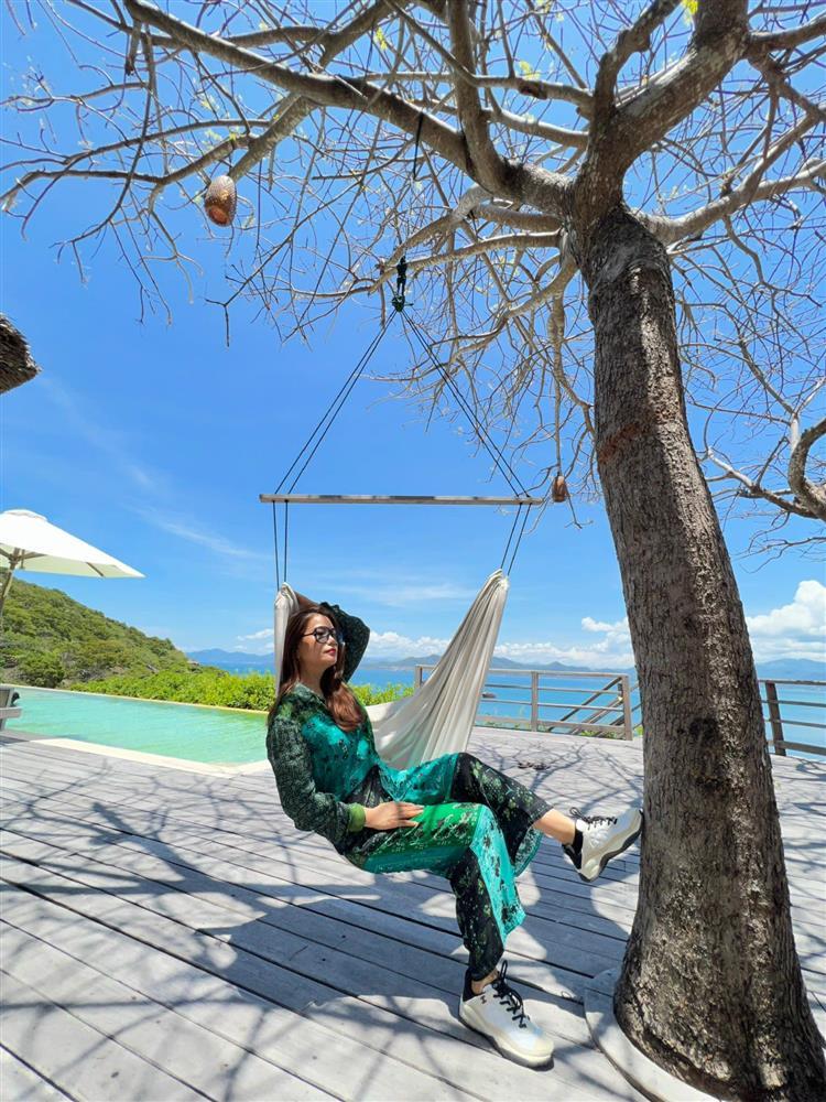 Tin showbiz Việt ngày 3/8: Cận nơi Huỳnh Anh và bạn gái chung sống-12