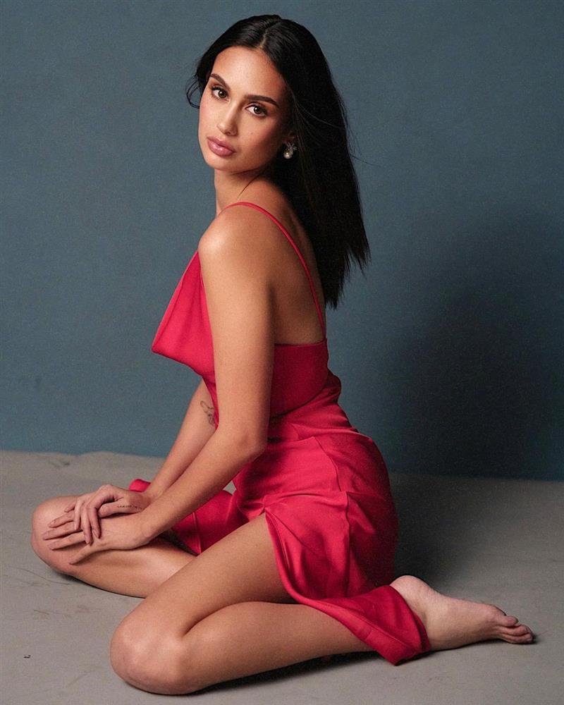 Đối thủ cực mạnh của Ngọc Châu lộ ảnh hôn hít nhiều nam giới-7