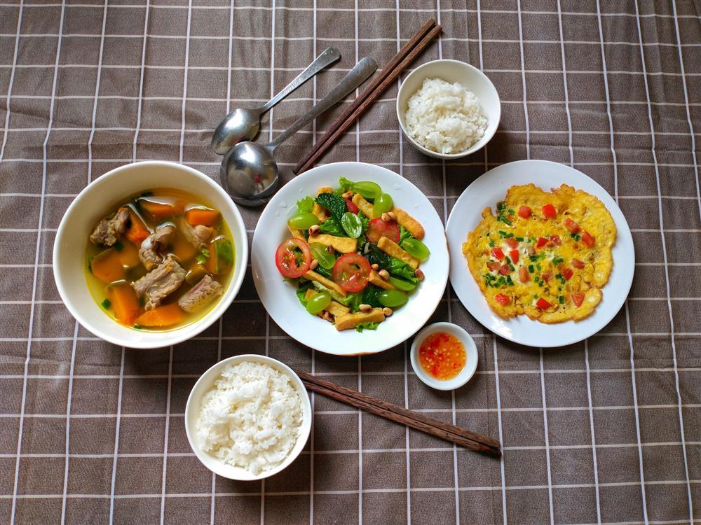 Mâm cơm độc thân của thầy giáo trẻ, vừa ngon vừa đẹp mà chỉ 50k-7