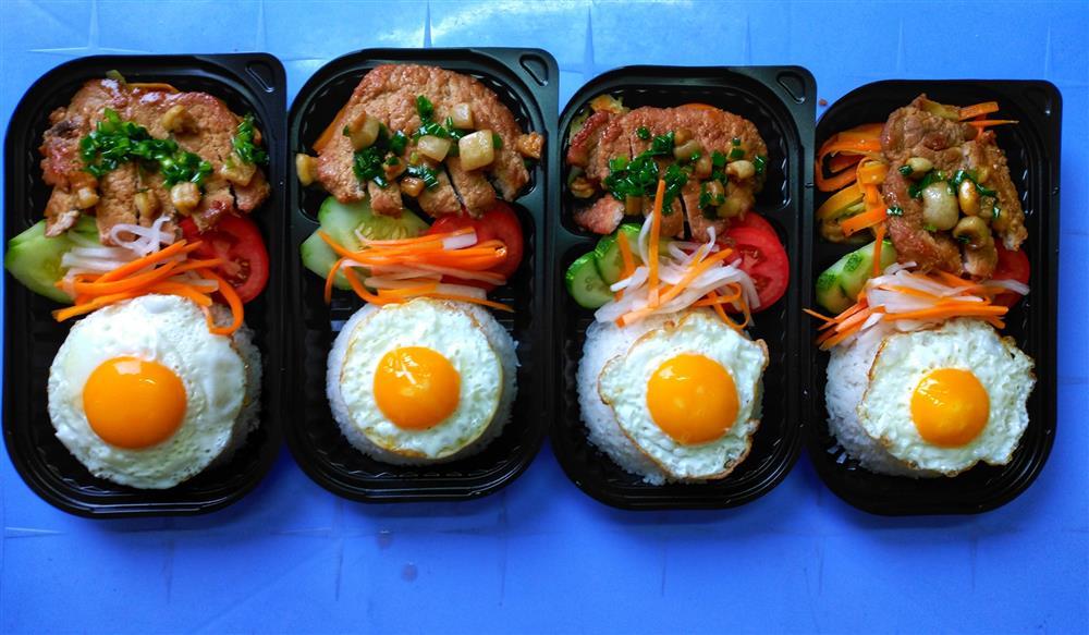 Mâm cơm độc thân của thầy giáo trẻ, vừa ngon vừa đẹp mà chỉ 50k-10