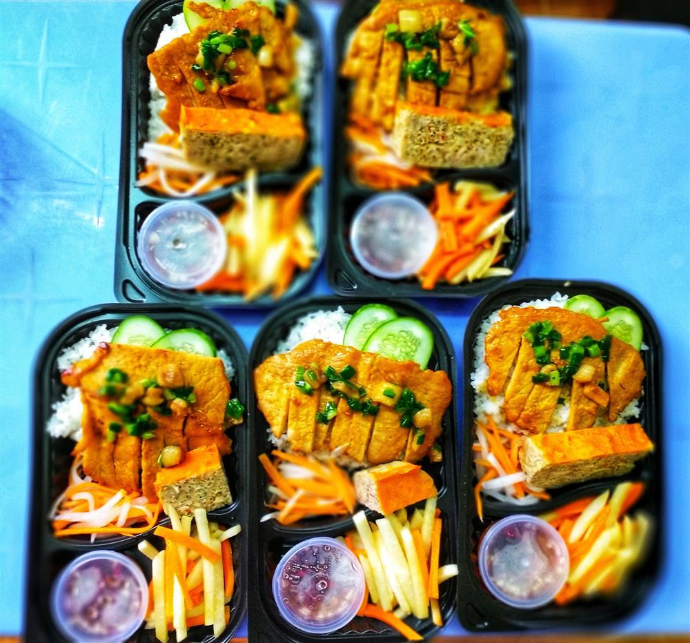 Mâm cơm độc thân của thầy giáo trẻ, vừa ngon vừa đẹp mà chỉ 50k-12