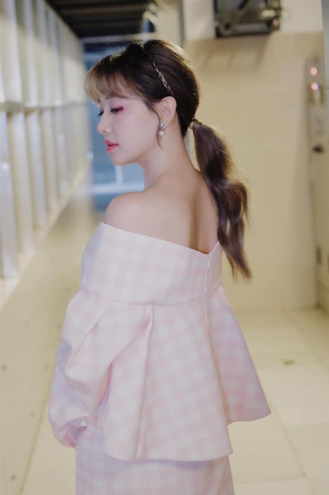 Hari Won biểu cảm 10 tấm như 1 vì liệt nửa mặt-5