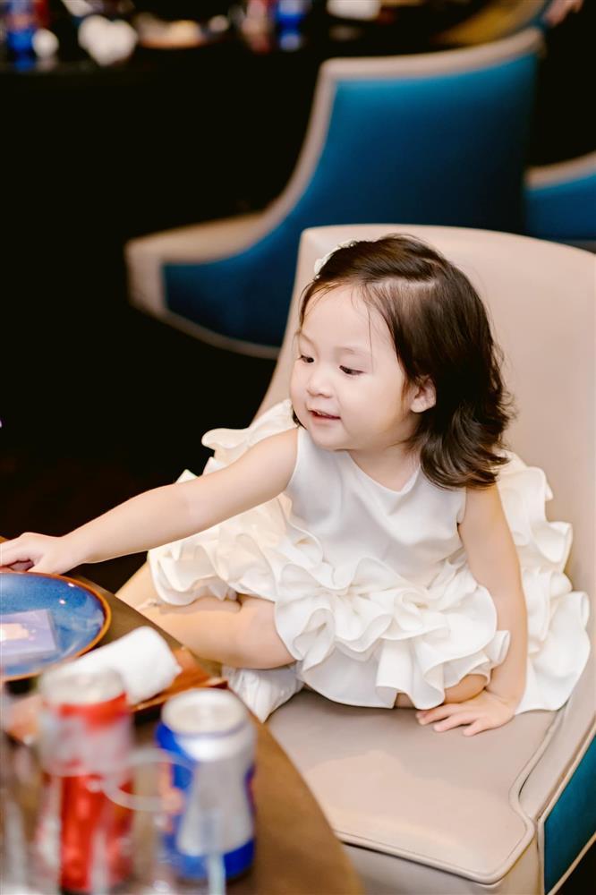 Ái nữ Vân Navy đi học bướng bỉnh, về nhổ nước bọt vào người mẹ-2