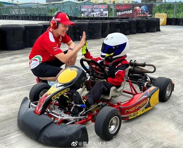 Vợ chồng Lâm Chí Dĩnh kỷ niệm ngày cưới trong viện-2