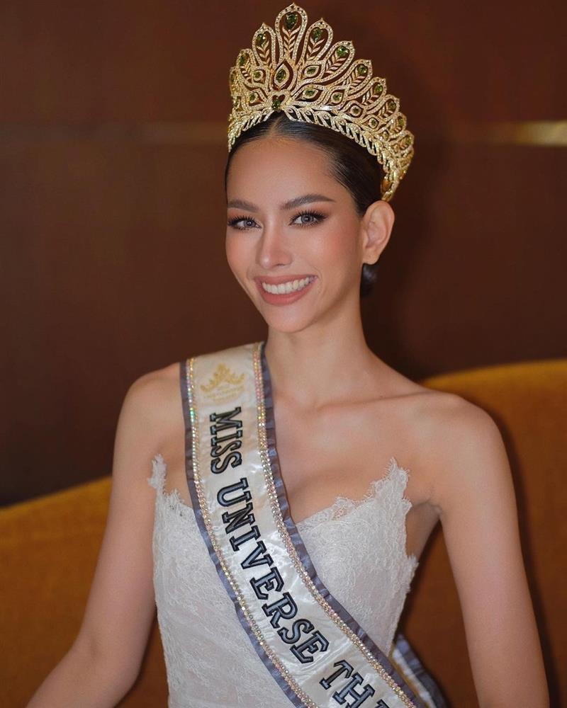 Cha đẻ tân hoa hậu Thái là công nhân dọn rác, đẹp như tài tử-1